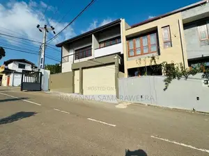 අති සුඛෝපභෝගී අලංකාර නවීනතම දෙමහල් නිවස Piliyandala