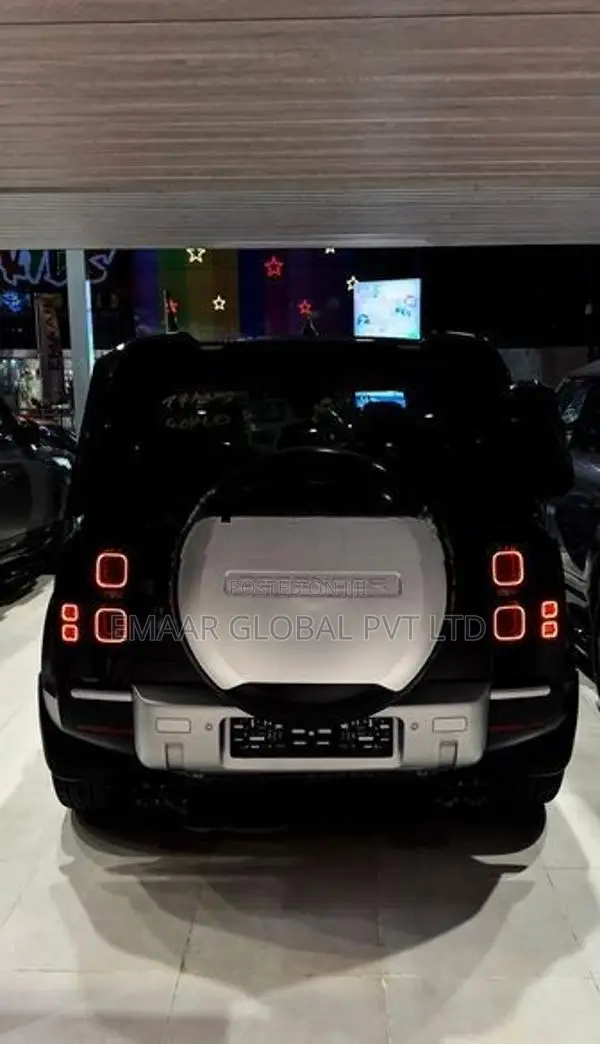 Land Rover Defender 2024