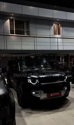 Land Rover Defender 2024
