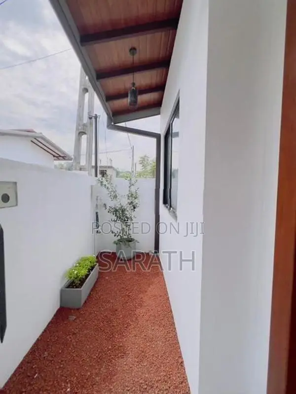 3 Bed With Brand New House In Athurugiriya