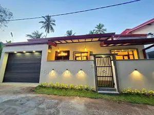 Luxury House For Sale in Diyagama