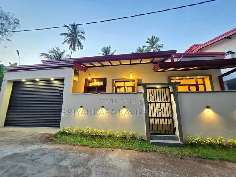 Luxury House For Sale in Diyagama