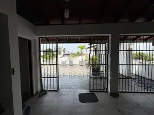 Luxury House Sale in Ethul Kotte (no Broker)
