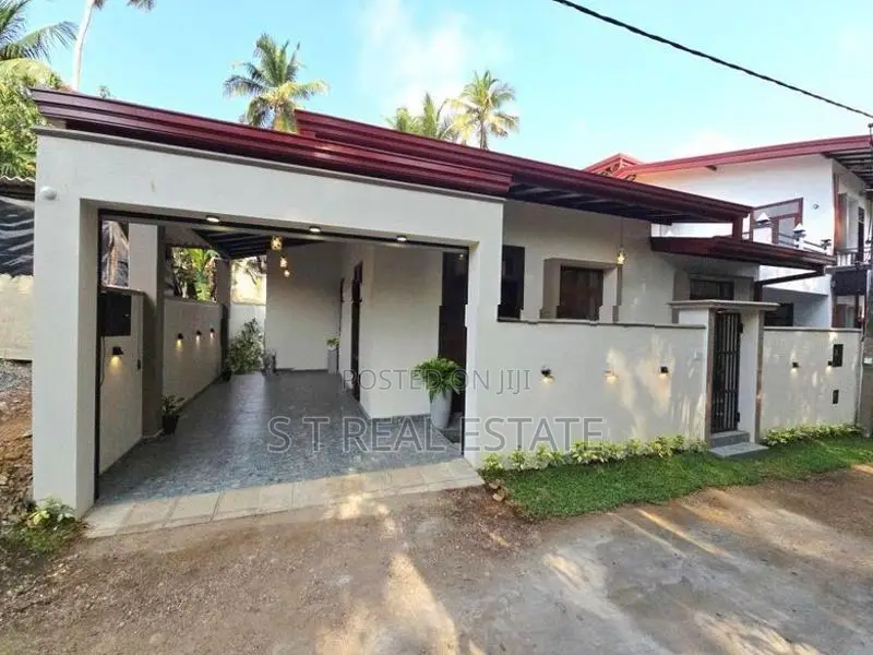 Single Storey House for Sale in Diyagama
