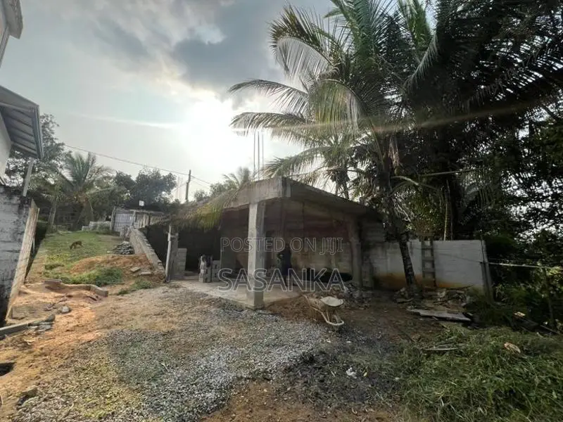 Godagama Batawala 10 Perches Land with Building For Sale