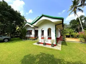 House in Kalutara - Beautiful Garden & Over Looking Mountains- Kalutha