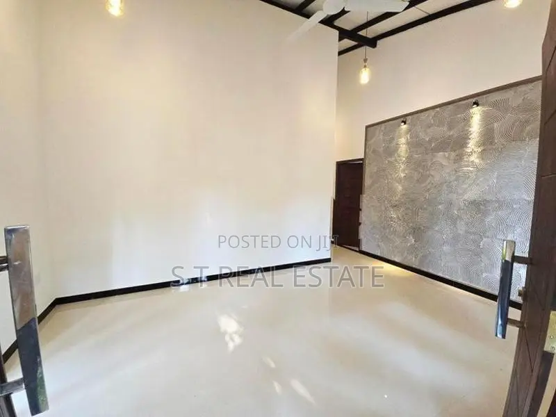 Single Storey House for Sale in Diyagama