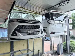 Toyota Tank Roomy Bonnet Cut