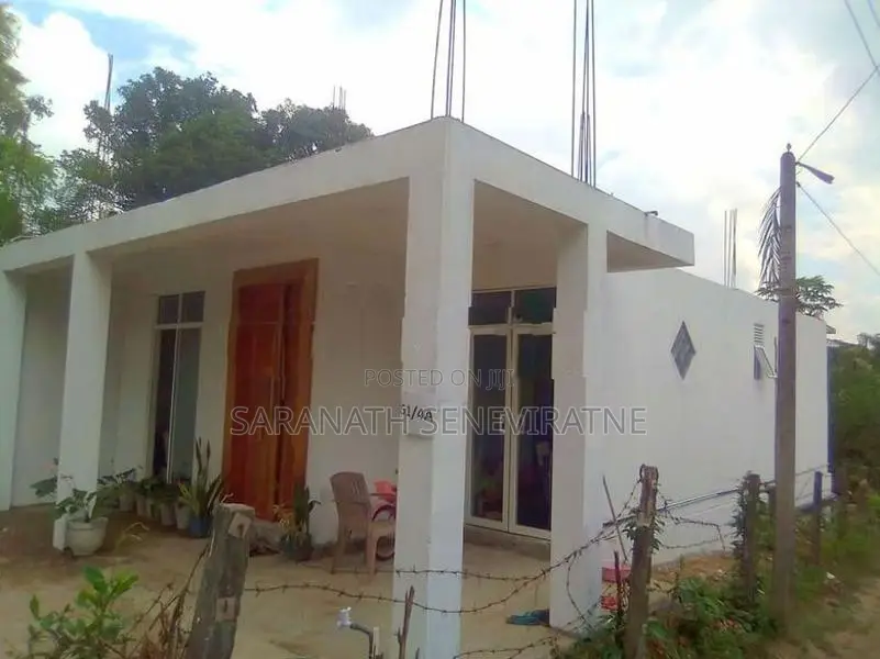 House in Aturugiriya Pore Bakmeegha Rd With 1st Floor Slab