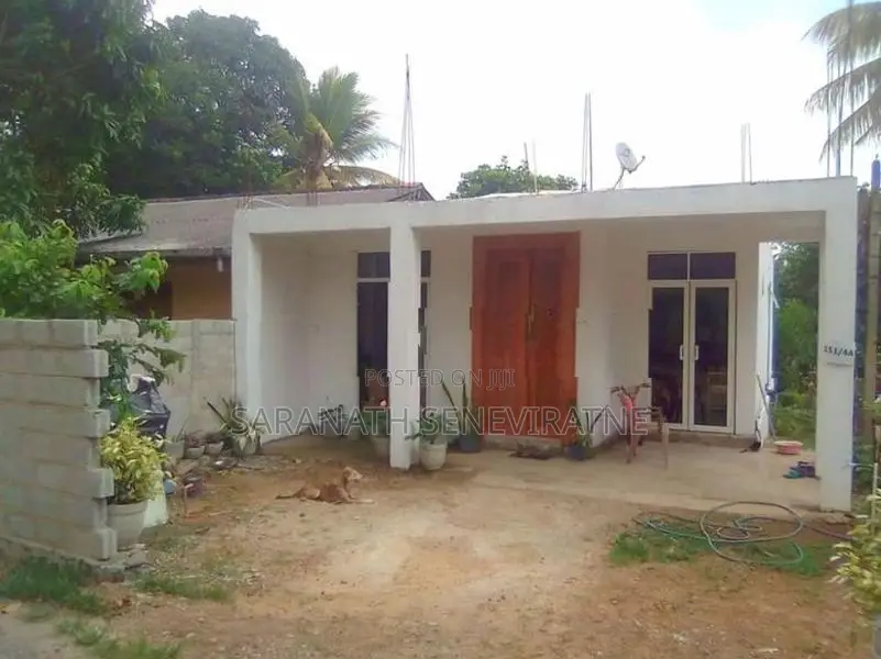 House in Aturugiriya Pore Bakmeegha Rd With 1st Floor Slab