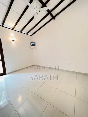 අතුරුගිරියෙන් අලුත්ම නිවසක් විකිණීමට