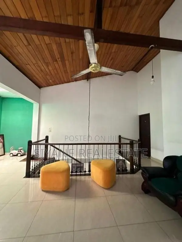 තලංගම ප්‍රදේශයේ වටිනා මහල් දෙකක නිවස