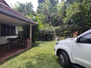 පදිංචිවිය හැකි නිවසක් සමග පර්චස් 35 විකිනිමට .අයකිරිම ඉඩමට පමණි .