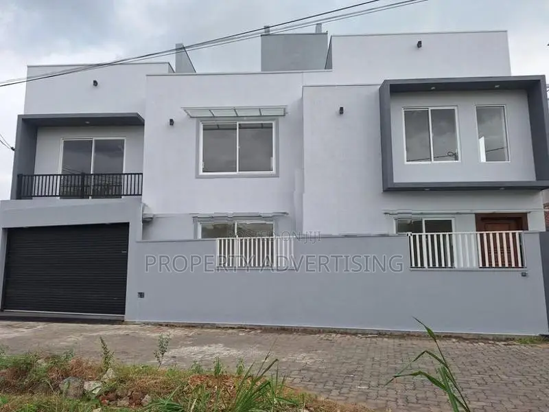 Luxury House for Sale in Mount Lavenia