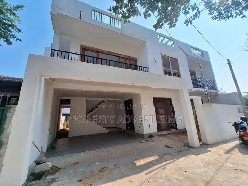 Brand New Luxury House for Sale in Boralesgamuwa Junction