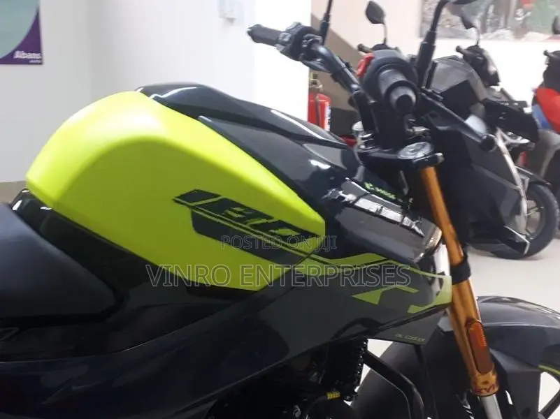 Hero Hunk 160R 4V 2026
