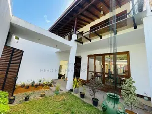 Luxurious House for Sale in Kadawatha