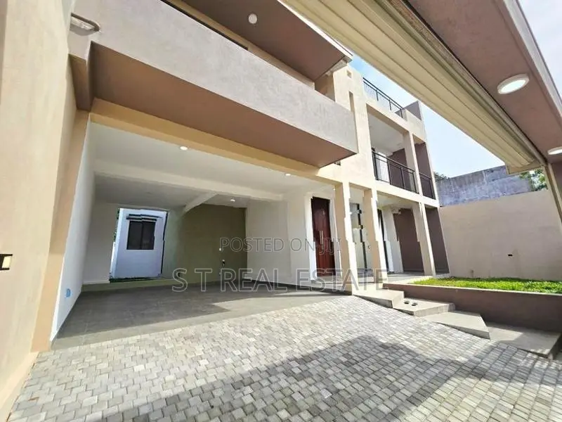 Newly Build Luxury Three Storey House for Sale in Piliyandala