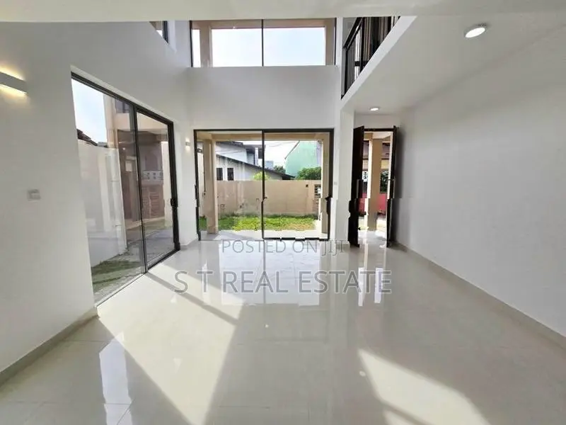 Newly Build Luxury Three Storey House for Sale in Piliyandala