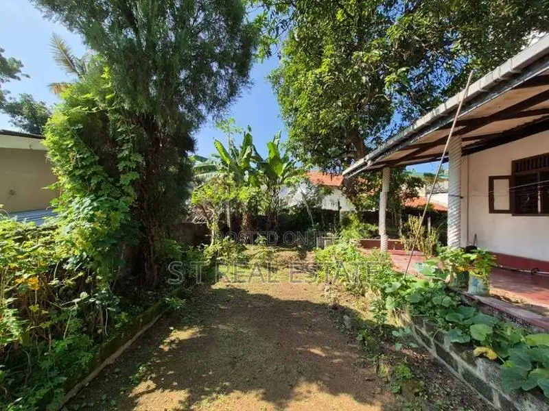 12.10P Land with Old House for Sale in Nawala
