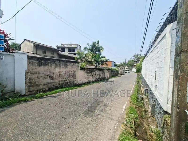 නුගේගොඩ, කන්දවත්ත ප්‍රදේශයේ පිහිටි ඉඩමක් විකිණීමට ඇත. (ID : NUGE006S)