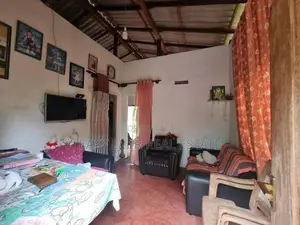 වතුරුගමින් අඩුවට නිවසක්