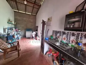 වතුරුගමින් අඩුවට නිවසක්