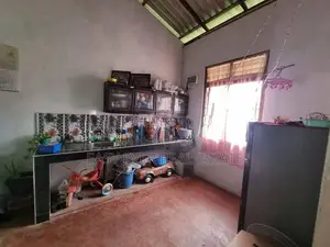 වතුරුගමින් අඩුවට නිවසක්