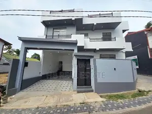 Box Type Modern Luxury House for Sale Piliyandala