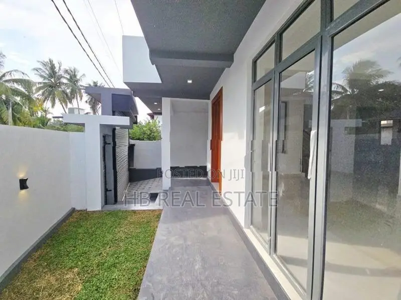 Box Type Modern Luxury House for Sale Piliyandala