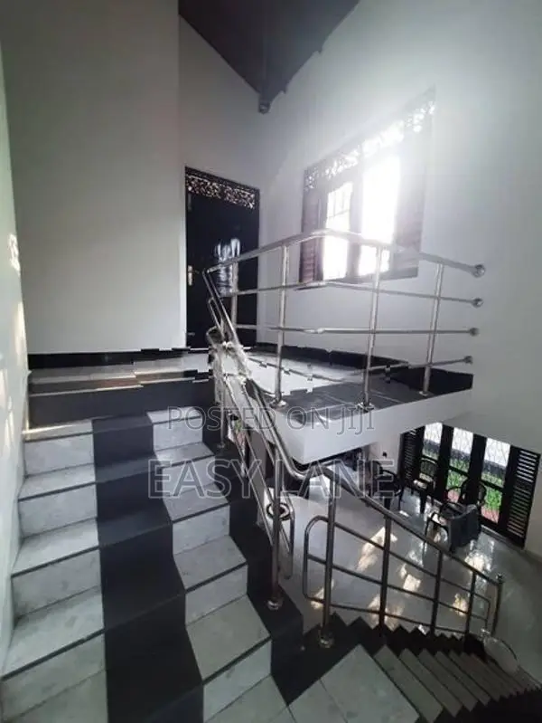 House for sale in Athurugiriya