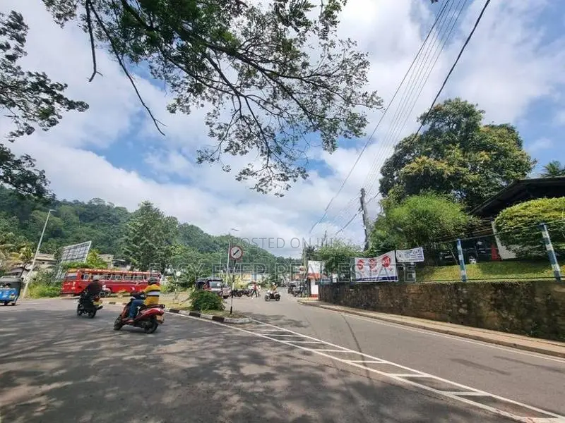 Land for sale in Polgahawela