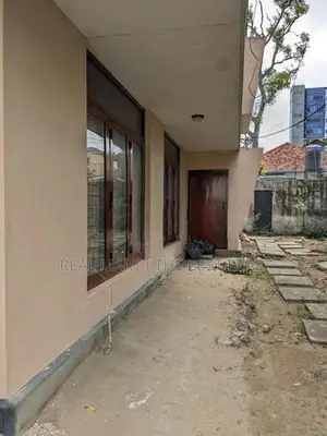 Colombo 6 : 20 perches Land with Two Houses for Sale