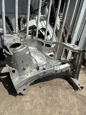 Toyota Prius 20 Front Left Side Cut Shock Mount Panel