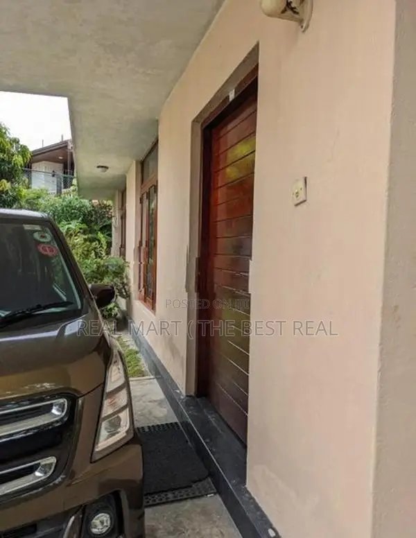 Colombo 6 : 20 perches Land with Two Houses for Sale