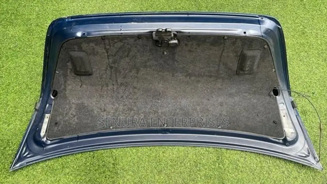 Toyota Premio 240 Dicky Door