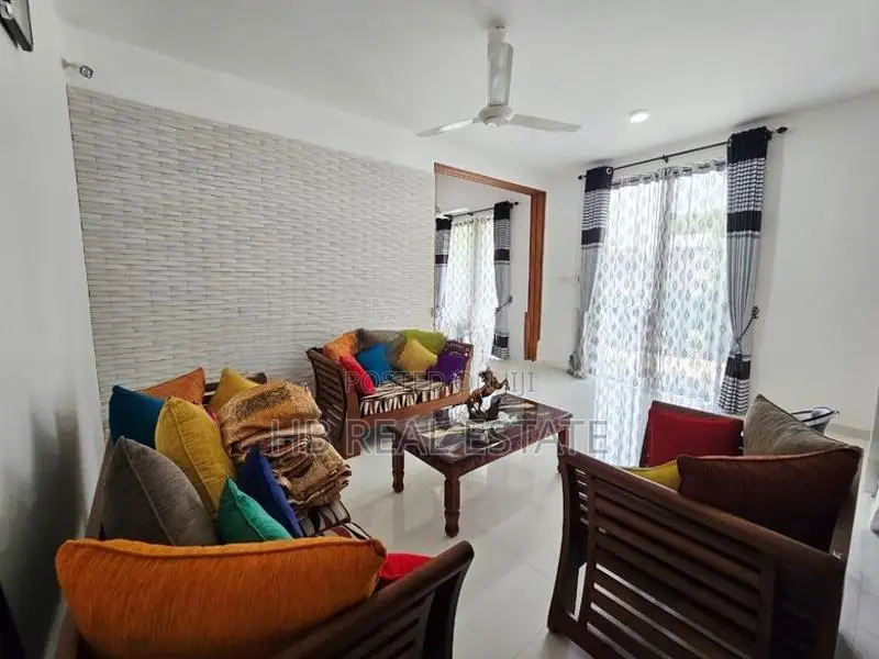 Almost Brand New Modern House Pannipitiya