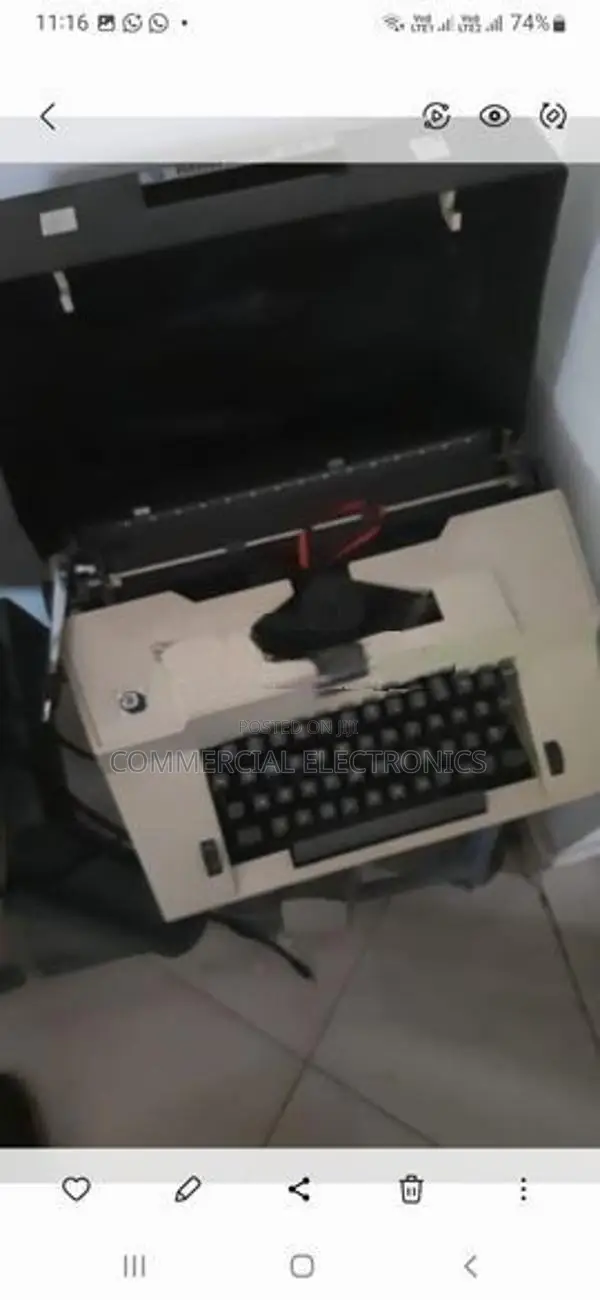Portable typewriter දිග කැරේජය සහිත