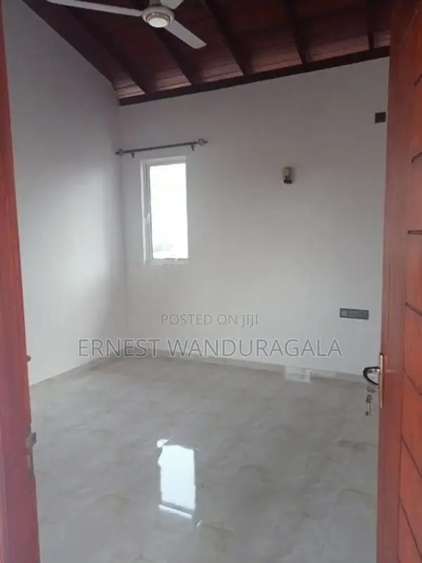 Show room space for rent in koswatta. Hr-110
