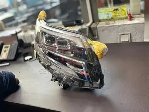TOYOTA VOXY ZRR80 HEAD LAMP