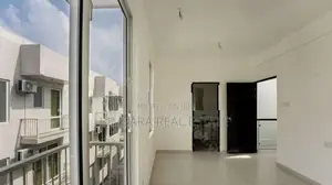 Modern 4-BR Triplex Apartment – Urban Gateway, Kottawa | SA01568