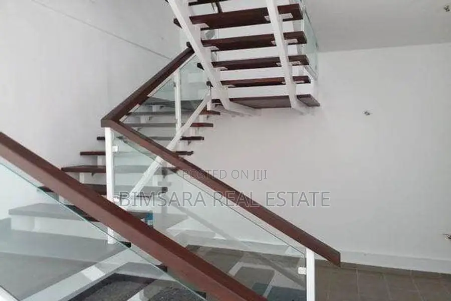 Modern 4-BR Triplex Apartment – Urban Gateway, Kottawa | SA01568