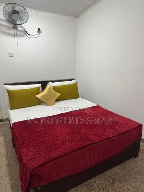 8 Bedrooms Villa House For Rent - Pelawatta