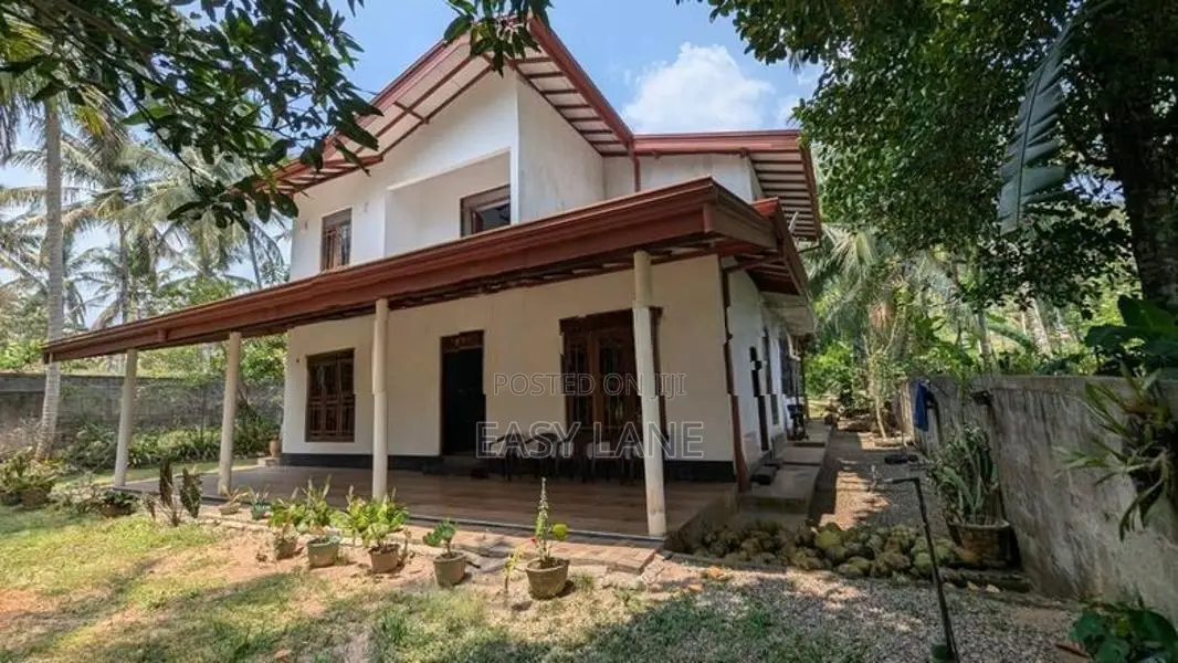 කිරිදිවැල වතුරගමෙන් වටිනා දෙමහල් නිවසක්