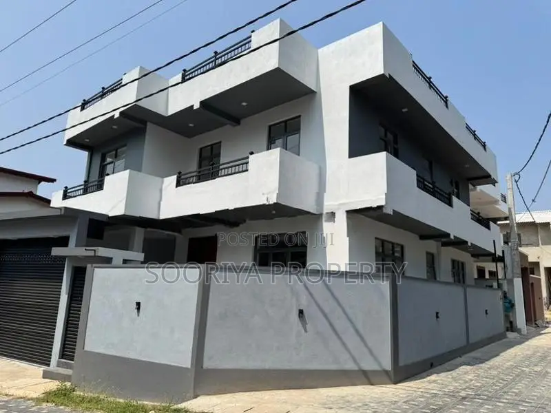 Near Bypass Rd, Brand New House for Sale Piliyandala