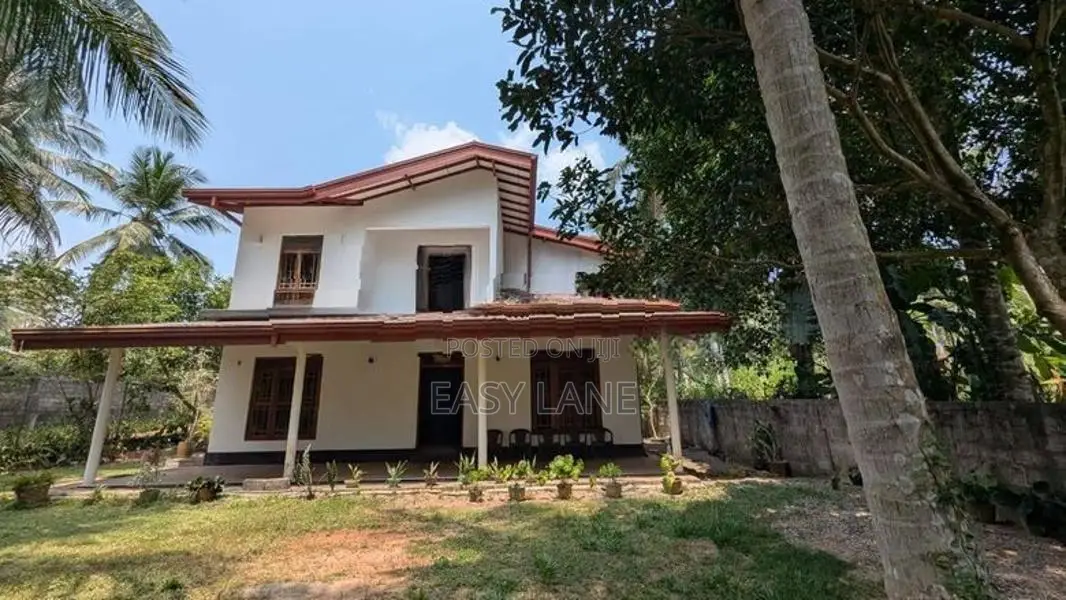 කිරිදිවැල වතුරගමෙන් වටිනා දෙමහල් නිවසක්