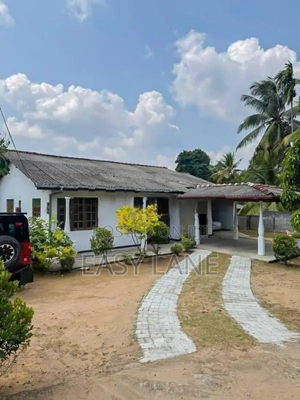 කොළඹ නුවර පාරට ළගින් ව්‍යාපාරික ඉඩමක්