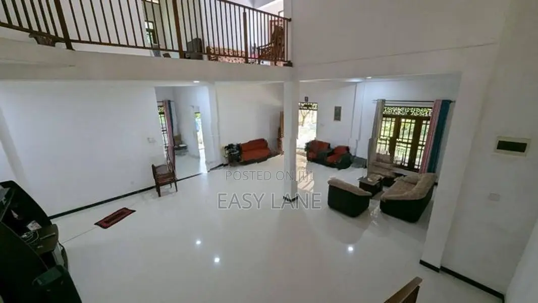 කිරිදිවැල වතුරගමෙන් වටිනා දෙමහල් නිවසක්
