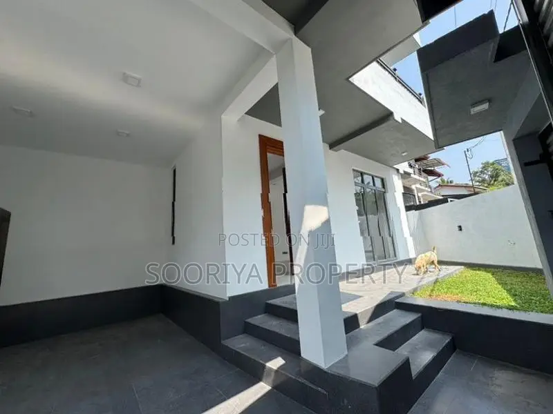 Near Bypass Rd, Brand New House for Sale Piliyandala
