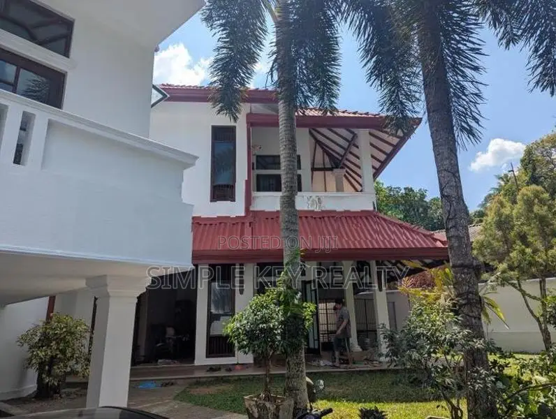 Beutiful three store house for sale in gampaha